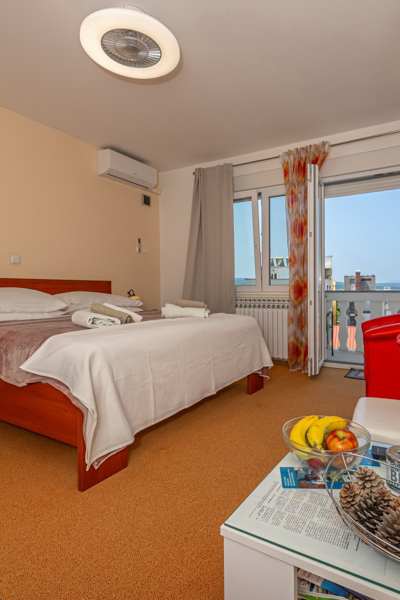 Apartman 4 s balkonom